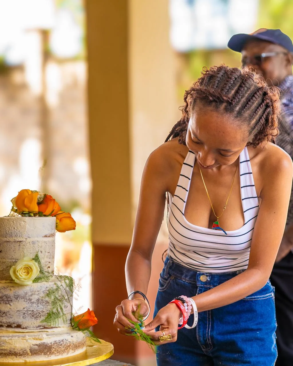 A Florence wedding: ceremony flowers, reception tables and the cake